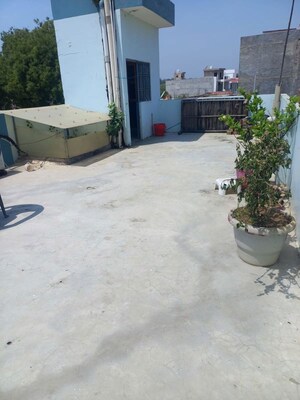 Parking in 2 BHK Independent House at Maulviganj – for Sale