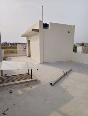 Living Room in 2 BHK Independent House at Jankipuram Vistar – for Rent