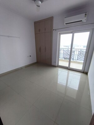 Room in 3 BHK Apartment at Central Park Flower Valley Aqua Front Towers, Sohna Sector 33 – for Sale