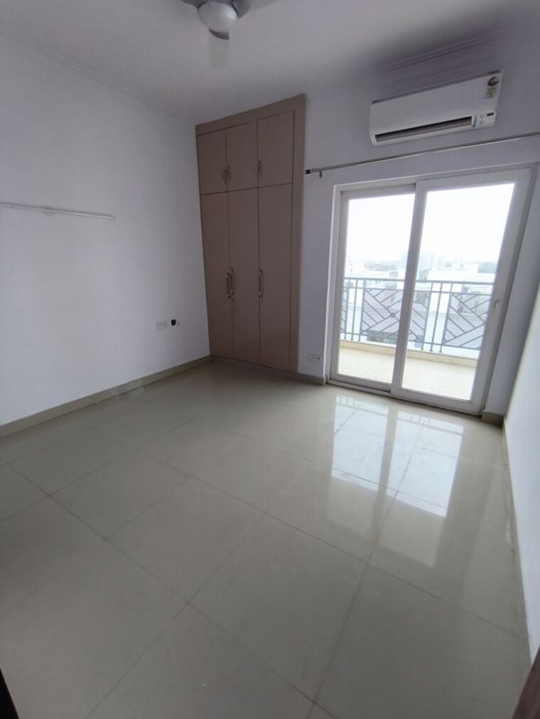 Room, central-park-flower-valley-aqua-front-towers 3 Bedroom 1789 Sq.Ft. Apartment In Sohna Sector 33 Gurgaon 10396039