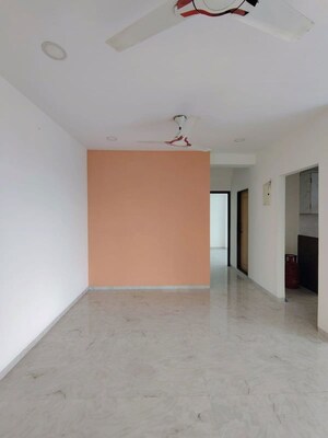 Room in 4 BHK Apartment at Bansi Villa, Vile Parle West – for Rent