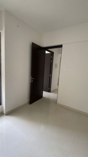 Room in 4 BHK Apartment at Bansi Villa, Vile Parle West – for Rent