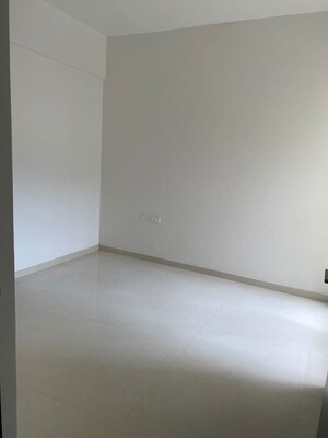 Room in 4 BHK Apartment at Bansi Villa, Vile Parle West – for Rent