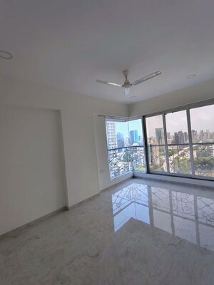Room in 4 BHK Apartment at Bansi Villa, Vile Parle West – for Rent
