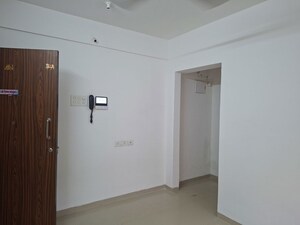 Room in 1 RK Apartment at Tirupathi The Windsor, Kandivali East – for Rent