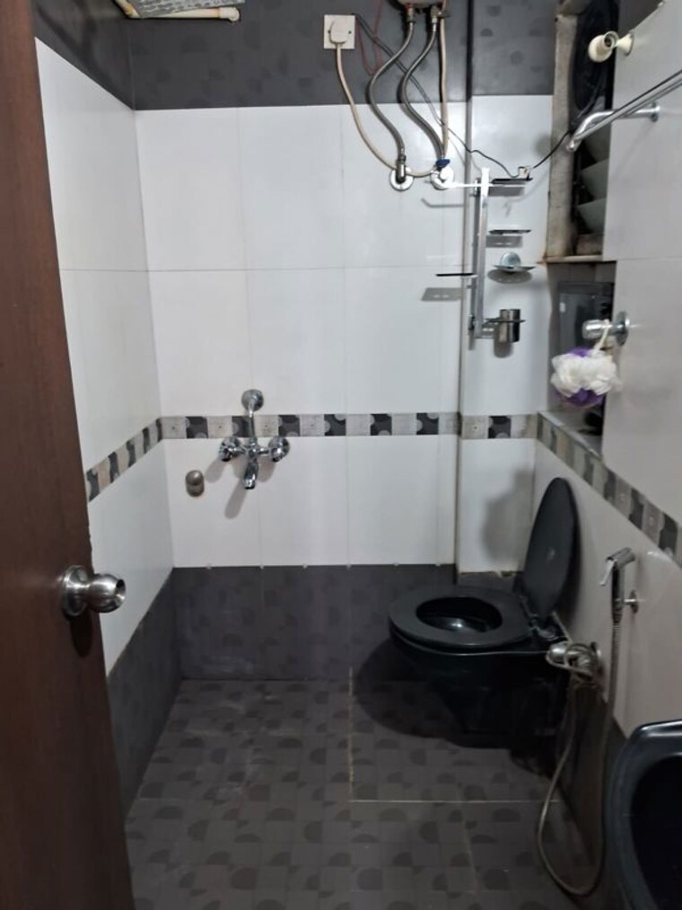 Bathroom, orchid-complex-gundecha 1 RK 285 Sq.Ft. Apartment In Kandivali East Mumbai 10396058