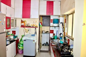 Team Area in 3 BHK Apartment at Shela – for Rent