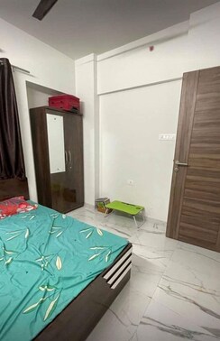 3.5 BHK + Servant Room Apartment For Rent in Tata La Vida