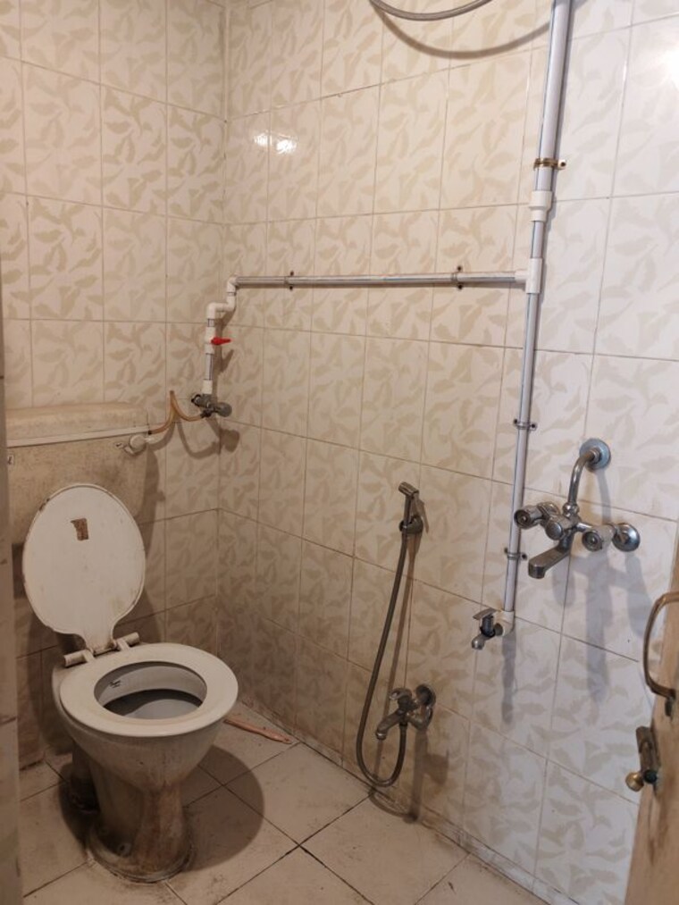 Bathroom, north hadapsar 3 Bedroom 985 Sq.Ft. Apartment In North Hadapsar Pune 10388903