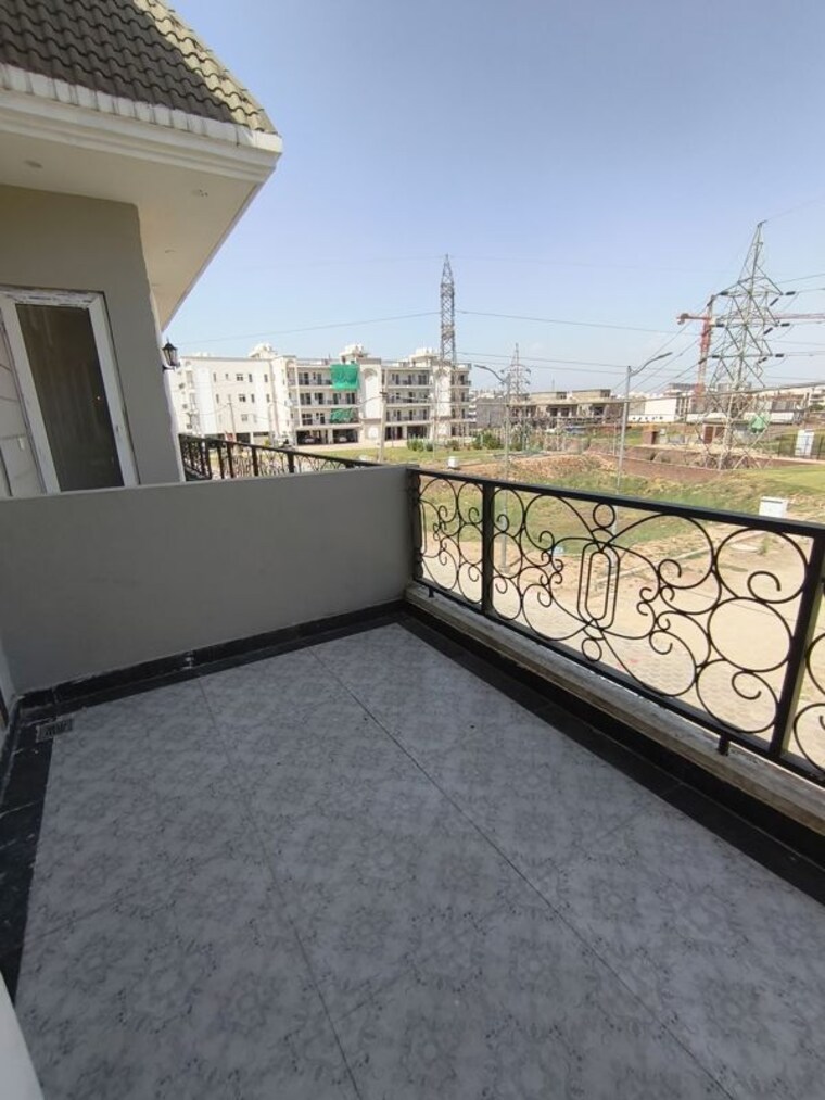 Balcony, high ground 3 Bedroom 105 Sq.Yd. Villa In High Ground Zirakpur 10396146