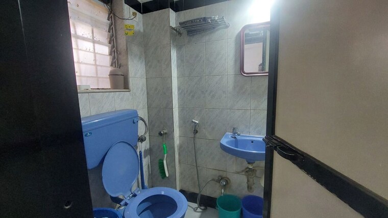 Bathroom, dheeraj-valley 1 Bedroom 650 Sq.Ft. Apartment In Goregaon East Mumbai 10396161