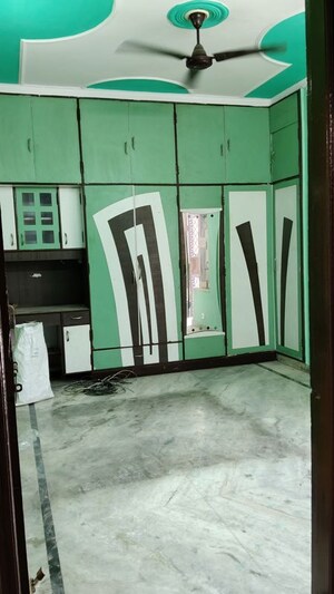 Room in 3 BHK Builder Floor at Spring Field Colony – for Rent