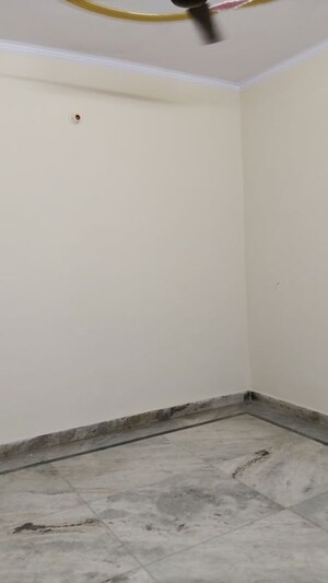 Room in 3 BHK Builder Floor at Spring Field Colony – for Rent