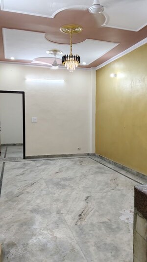 Room in 3 BHK Builder Floor at Spring Field Colony – for Rent