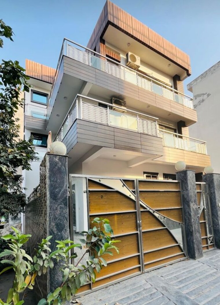 Exterior View, south city 2 4 Bedroom 350 Sq.Yd. Builder Floor In South City 2 Gurgaon 10396177
