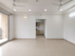Room in  Apartment at Bhartiya Nikoo Homes Phase 2, Thanisandra Main Road – for Rent