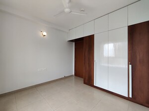 Room in  Apartment at Bhartiya Nikoo Homes Phase 2, Thanisandra Main Road – for Rent