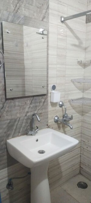 Bathroom in 1 BHK Builder Floor at Sector 39 – for Rent
