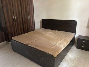 Bedroom in 1 BHK Builder Floor at Sector 40 – for Rent