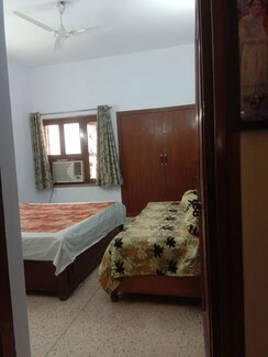 1 Rk+Builder Floor For Rent in Sushant Lok I