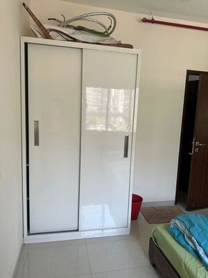 Room in 2 BHK Apartment at Romell Umiya Grandeur, Goregaon East – for Rent