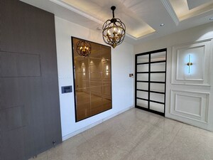 Room in 5 BHK Apartment at Mahagun Marvella, Sector 78 – for Rent