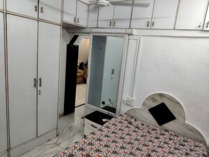Bathroom in 1.5 BHK Apartment at Vile Parle West – for Rent