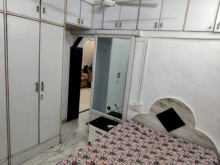 Bathroom, vile parle west 1.5 Bedroom 550 Sq.Ft. Apartment In Vile Parle West Mumbai 10396358