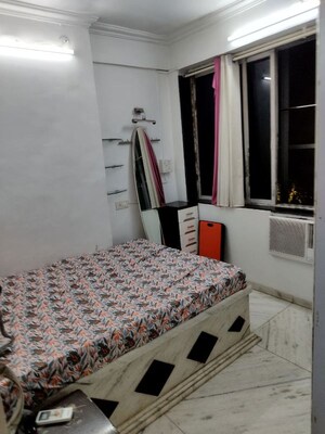 Bedroom in 1.5 BHK Apartment at Vile Parle West – for Rent