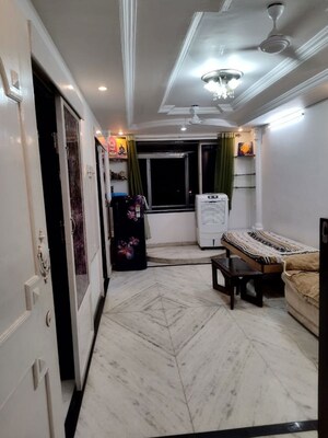 Parking in 1.5 BHK Apartment at Vile Parle West – for Rent