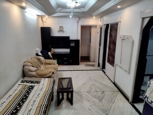 Living Room in 1.5 BHK Apartment at Vile Parle West – for Rent