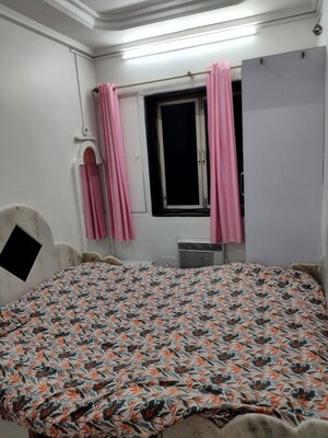 Bedroom in 1.5 BHK Apartment at Vile Parle West – for Rent