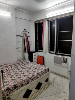 Bedroom in 1.5 BHK Apartment at Vile Parle West – for Rent