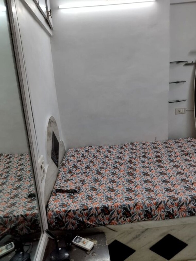 Bathroom, vile parle west 1.5 Bedroom 550 Sq.Ft. Apartment In Vile Parle West Mumbai 10396358