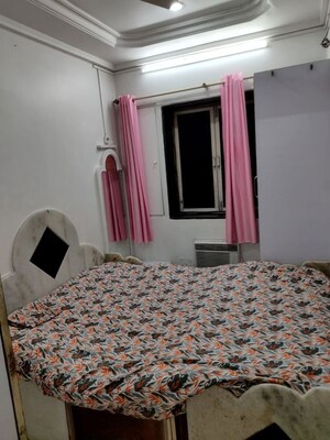 Bedroom in 1.5 BHK Apartment at Vile Parle West – for Rent