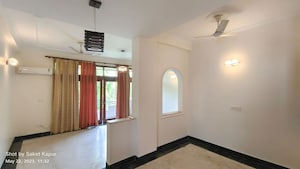 Room in 2 BHK Builder Floor at Sushant Lok ii – for Rent