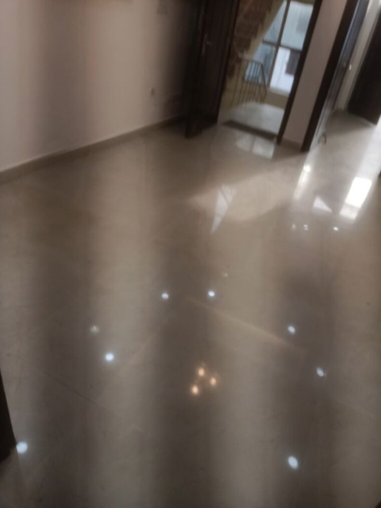 Room, vasant kunj enclave 2 Bedroom 90 Sq.Yd. Builder Floor In Vasant Kunj Enclave Delhi 10396375