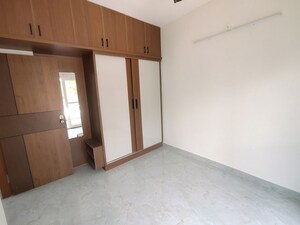 Room in 2 BHK Apartment at Reliable Layout – for Rent