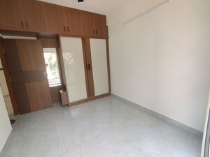 Room in 2 BHK Apartment at Reliable Layout – for Rent