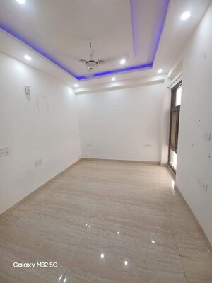 Room in 2 BHK Builder Floor at Sushant Lok 2, Sector 57 – for Rent