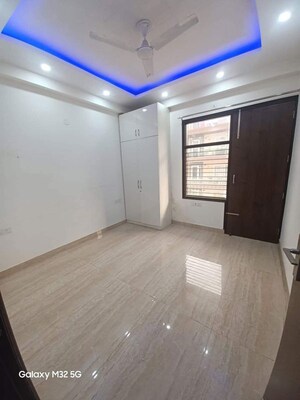 Room in 2 BHK Builder Floor at Sushant Lok 2, Sector 57 – for Rent