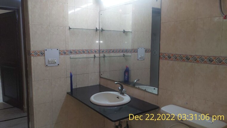Bathroom, rwa-apartments-sector-41 2 Bedroom 1100 Sq.Ft. Builder Floor In Sector 41 Noida 10396409