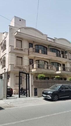 4 BHK + Servant Room Builder Floor For Rent in Safdarjung Development Area