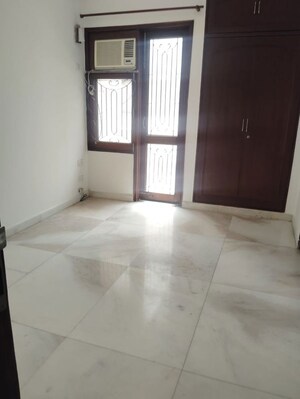 Room in 4 BHK Builder Floor at Safdarjung Development Area – for Rent