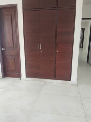 Room in 4 BHK Builder Floor at Safdarjung Development Area – for Rent
