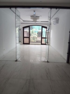 Room in 4 BHK Builder Floor at Safdarjung Development Area – for Rent