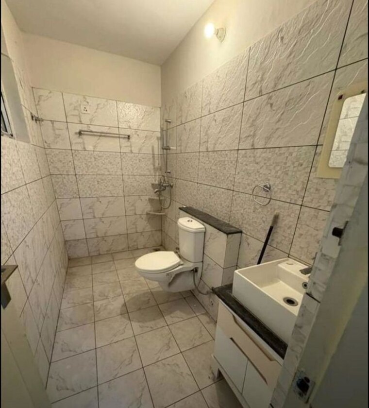 Bathroom, sbp-gateway-of-dreams 3 Bedroom 1735 Sq.Ft. Apartment In Dhakoli Zirakpur 10396439