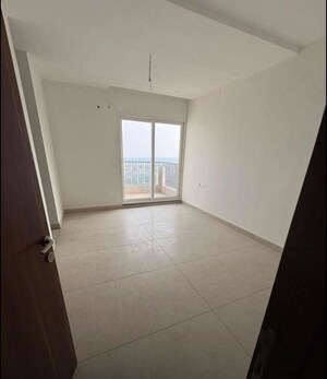 Room in 5 BHK Apartment at Malwa Escon Primera, International Airport Road – for Rent