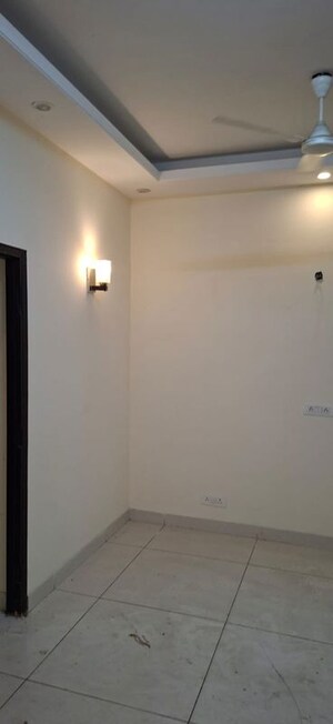 Room in 3 BHK Builder Floor at Green Fields Colony – for Rent