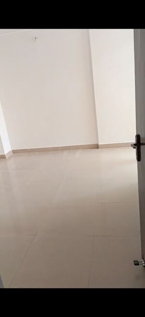 Room in 2 BHK Apartment at Proview Officer City, Raj Nagar Extension – for Rent